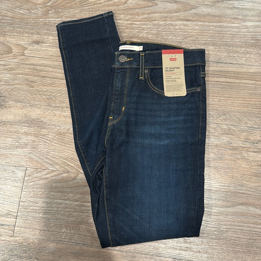 Levi’s 311 SHAPING SKINNY